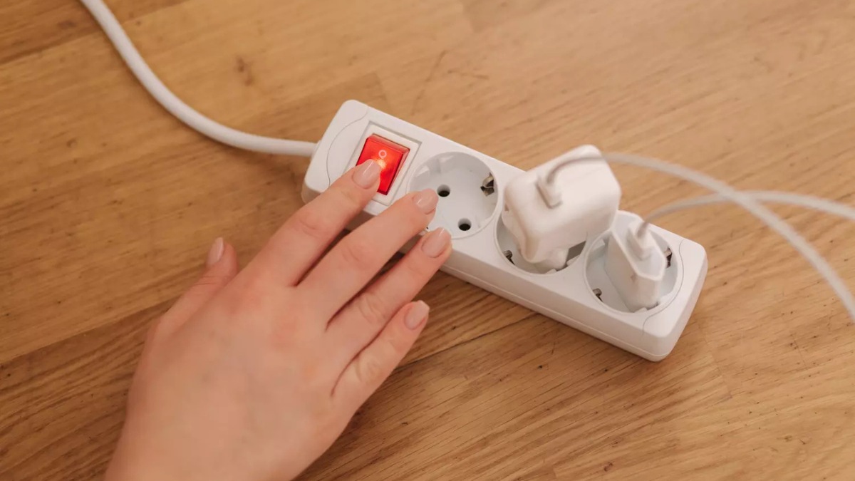 les électriciens le répètent il ne faut surtout pas installer une multiprise à cet endroit précis de la maison