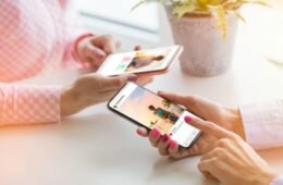 Instagram lutte contre la désinformation et le cyberharcèlement