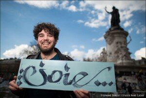 Portrait de Ludo, youtuber de Osons causer, réalisé dans le cadre de la Nuit Debout - Paris, avril 2016
"La joie est le plus puissant des arguments".