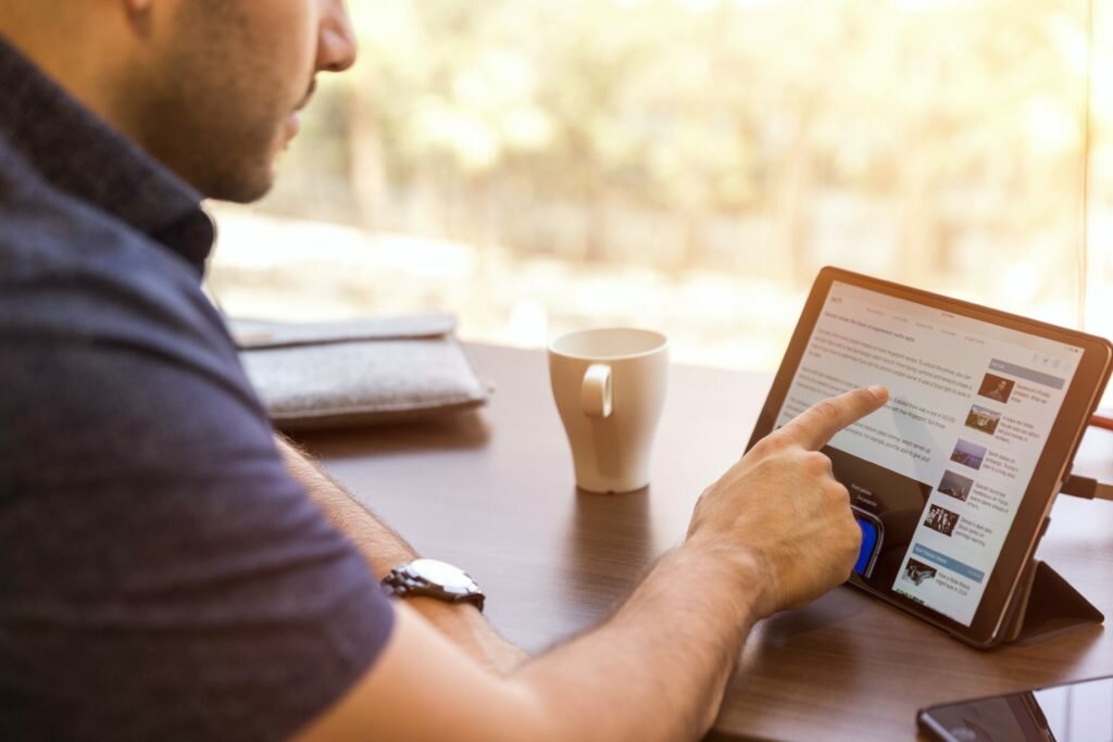 linkedin sales solutions uk1n66kukmk unsplash 1024x683