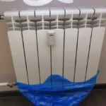 Chauffage : « le truc du sac sur le radiateur » se répand partout en France, des millions de français font des économies