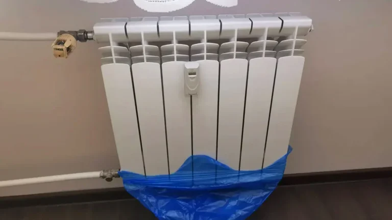 Chauffage : « le truc du sac sur le radiateur » se répand partout en France, des millions de français font des économies