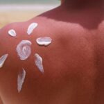 Crème solaire « toxique », soleil « sans danger » : les fausses promesses qui circulent sur TikTok