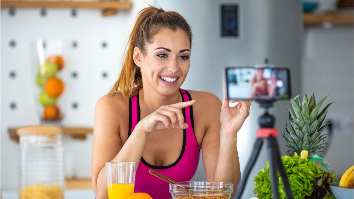 influenceuse en train de s'enregistrer 20260706 085956 0000