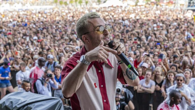 Squeezie rallume la bataille du hit de l’été : boys band contre girls band