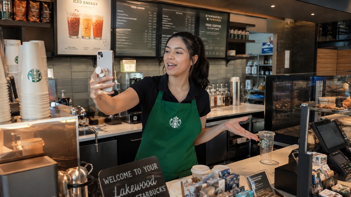 starbucks va payer ses employés pour faire des tiktok