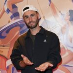 Vingt ans après la naissance de YouTube, Cyprien prépare avec France Télévisions une série réunissant Inoxtag, Natoo et Mister V